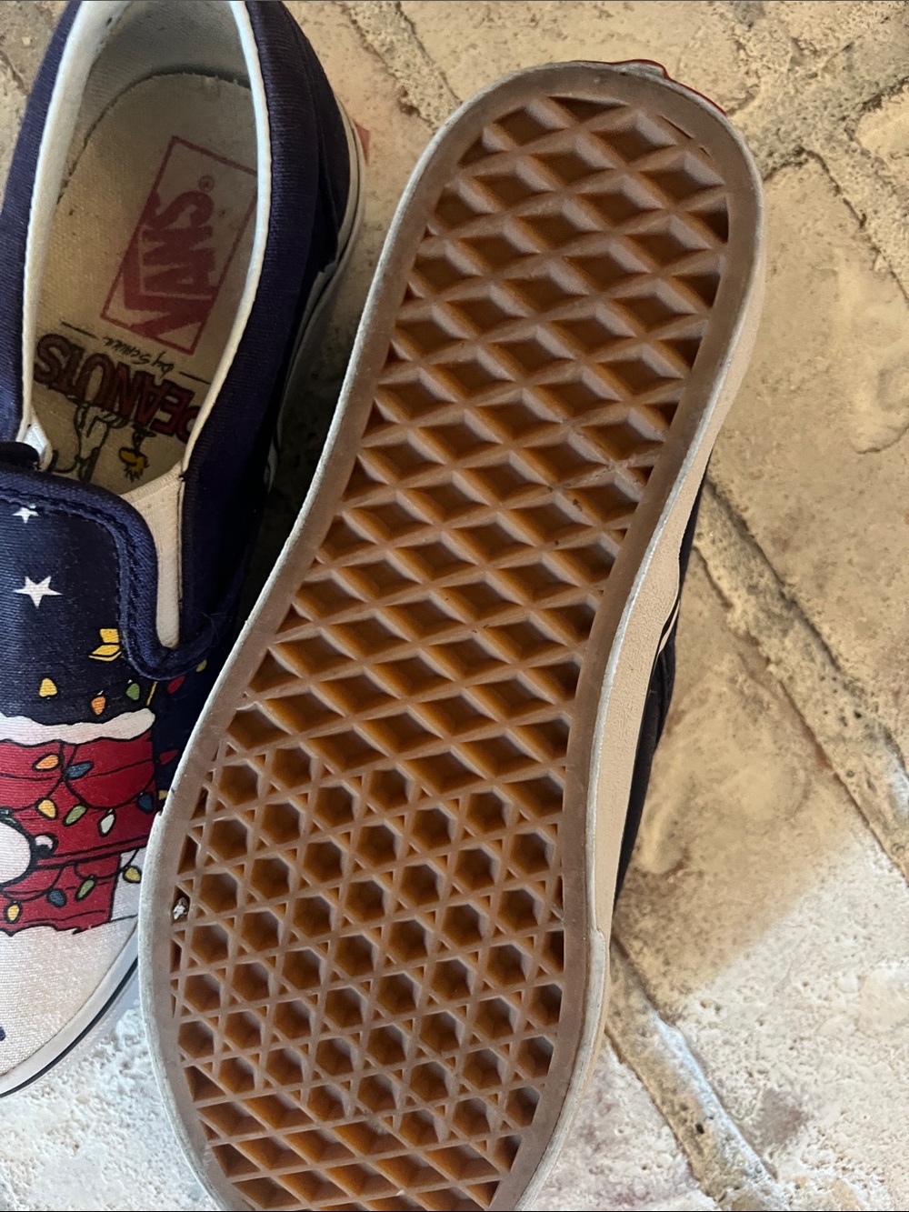 🔥Women’s Vans Slip-On Sneakers in Navy, White, Red with Peanuts Art - Picture 3 of 4